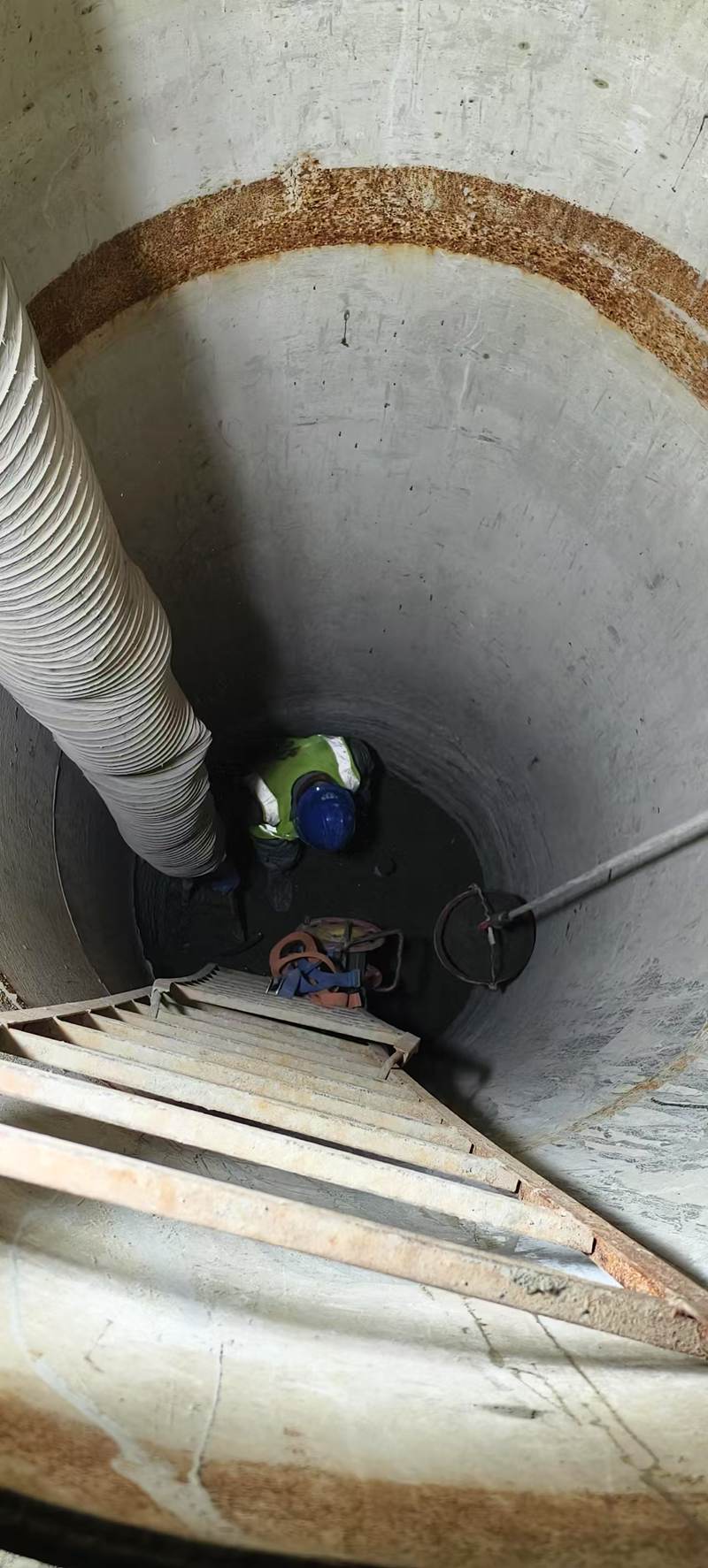 电厂凝泵坑堵漏.jpg